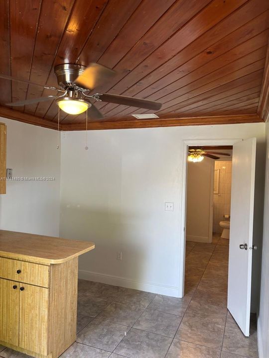 For Rent: $1,400 (1 beds, 1 baths, 1214 Square Feet)