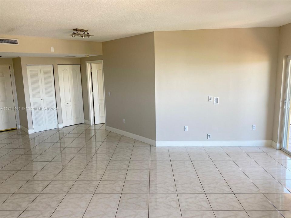 For Rent: $3,200 (2 beds, 2 baths, 1030 Square Feet)