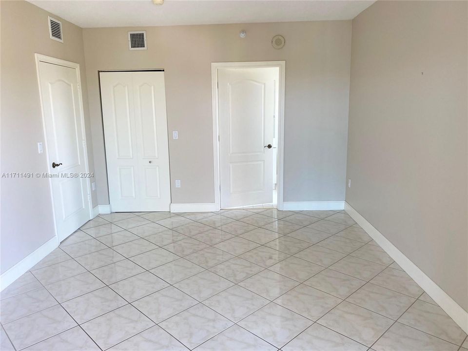 For Rent: $3,200 (2 beds, 2 baths, 1030 Square Feet)