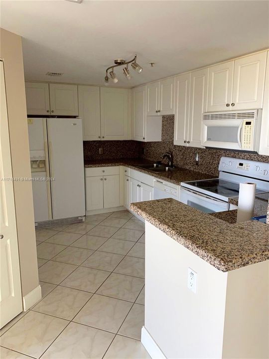 For Rent: $3,200 (2 beds, 2 baths, 1030 Square Feet)