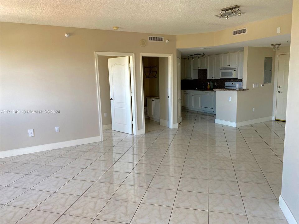 For Rent: $3,200 (2 beds, 2 baths, 1030 Square Feet)