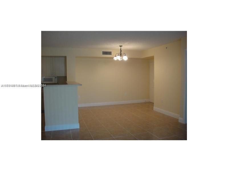 For Sale: $329,900 (3 beds, 2 baths, 1058 Square Feet)