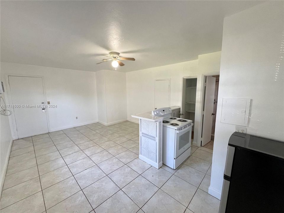 For Rent: $1,450 (0 beds, 1 baths, 2034 Square Feet)