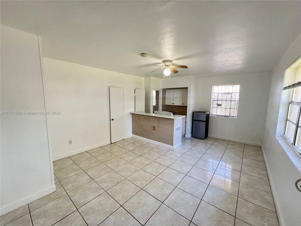 For Rent: $1,450 (0 beds, 1 baths, 2034 Square Feet)