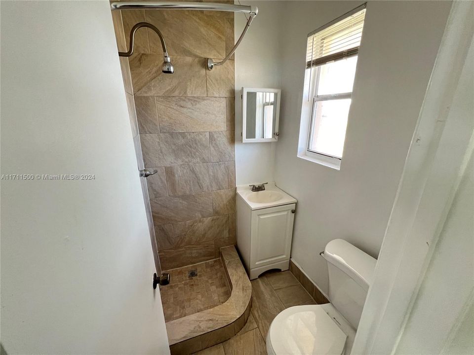 For Rent: $1,450 (0 beds, 1 baths, 2034 Square Feet)