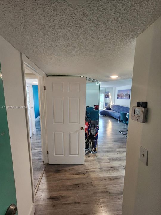 For Rent: $2,000 (1 beds, 1 baths, 670 Square Feet)