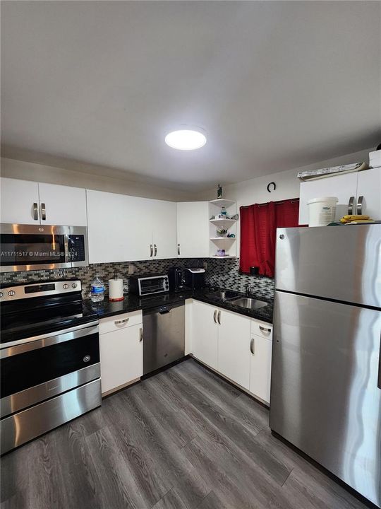 For Rent: $2,000 (1 beds, 1 baths, 670 Square Feet)