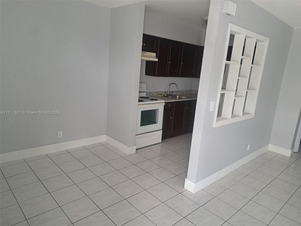 For Rent: $2,200 (2 beds, 1 baths, 920 Square Feet)