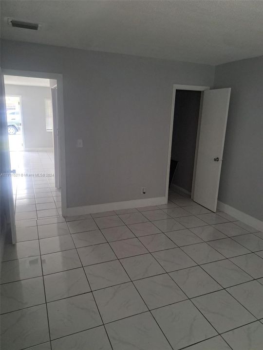 For Rent: $2,200 (2 beds, 1 baths, 920 Square Feet)