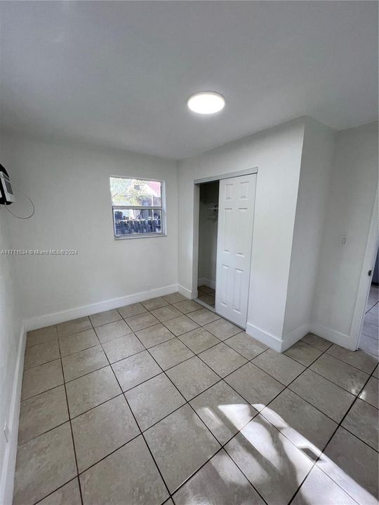 For Rent: $1,900 (2 beds, 1 baths, 1072 Square Feet)