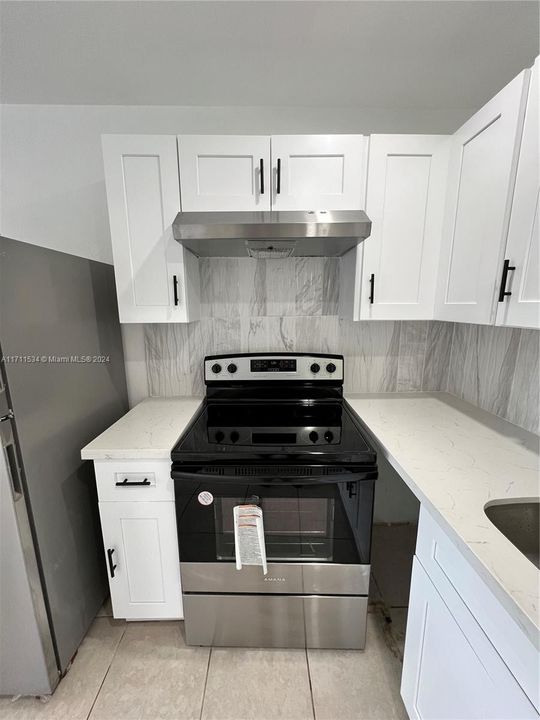 For Rent: $1,900 (2 beds, 1 baths, 1072 Square Feet)