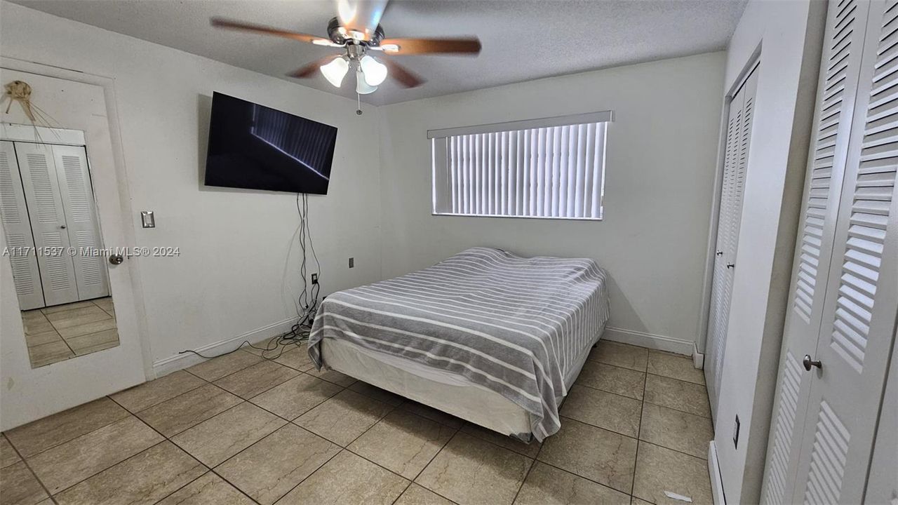 For Sale: $320,000 (2 beds, 2 baths, 1013 Square Feet)