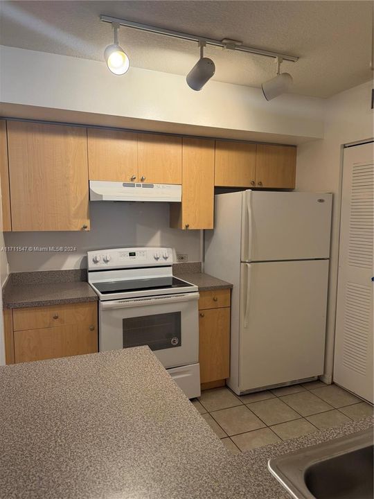 For Rent: $1,850 (1 beds, 1 baths, 793 Square Feet)