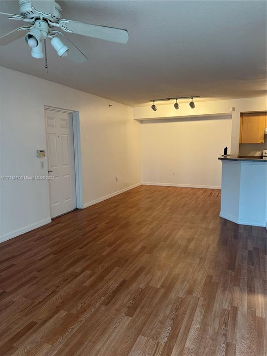 For Rent: $1,850 (1 beds, 1 baths, 793 Square Feet)