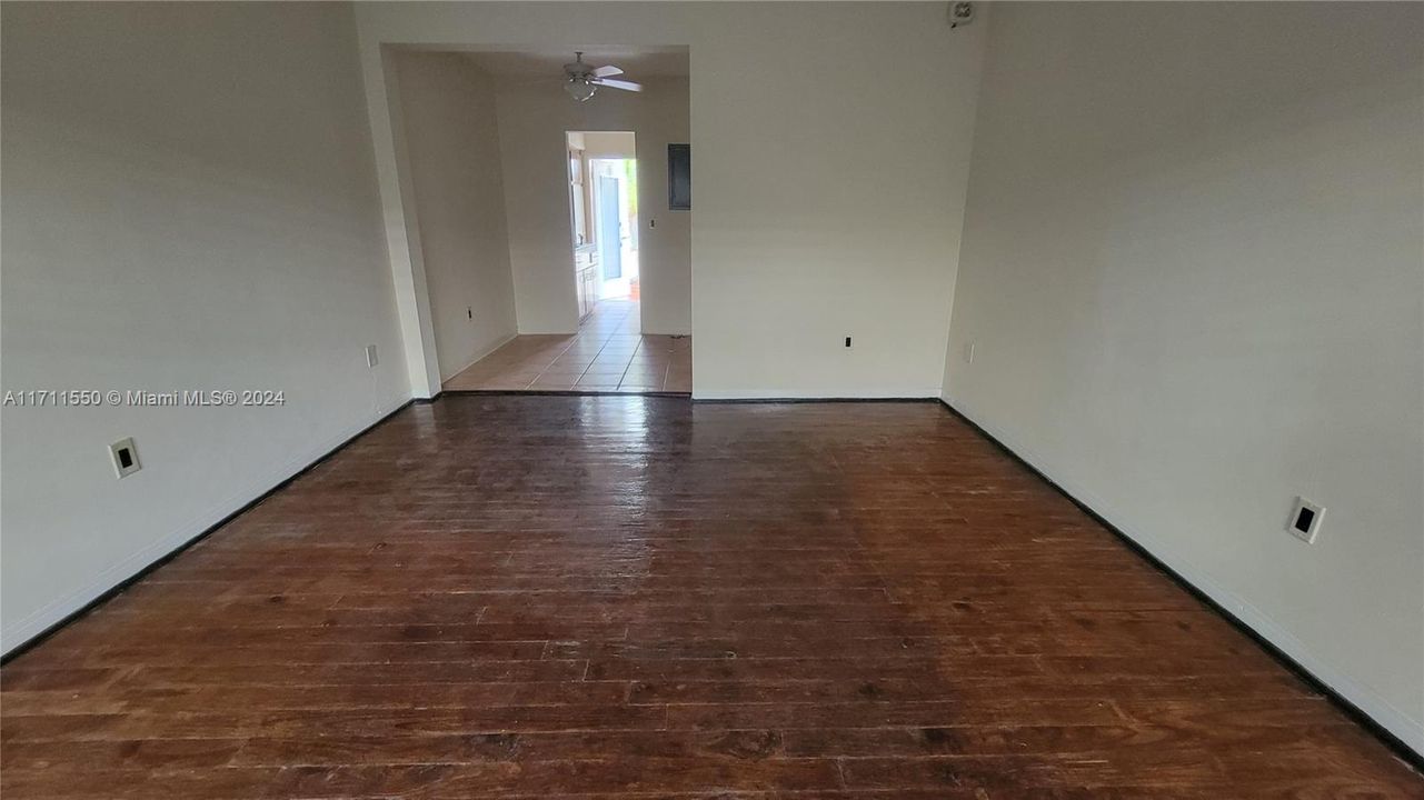 For Rent: $1,800 (0 beds, 1 baths, 380 Square Feet)