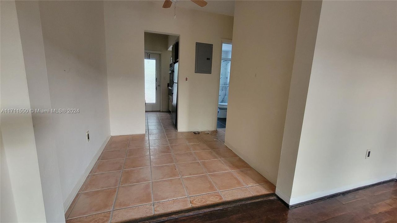 For Rent: $1,800 (0 beds, 1 baths, 380 Square Feet)