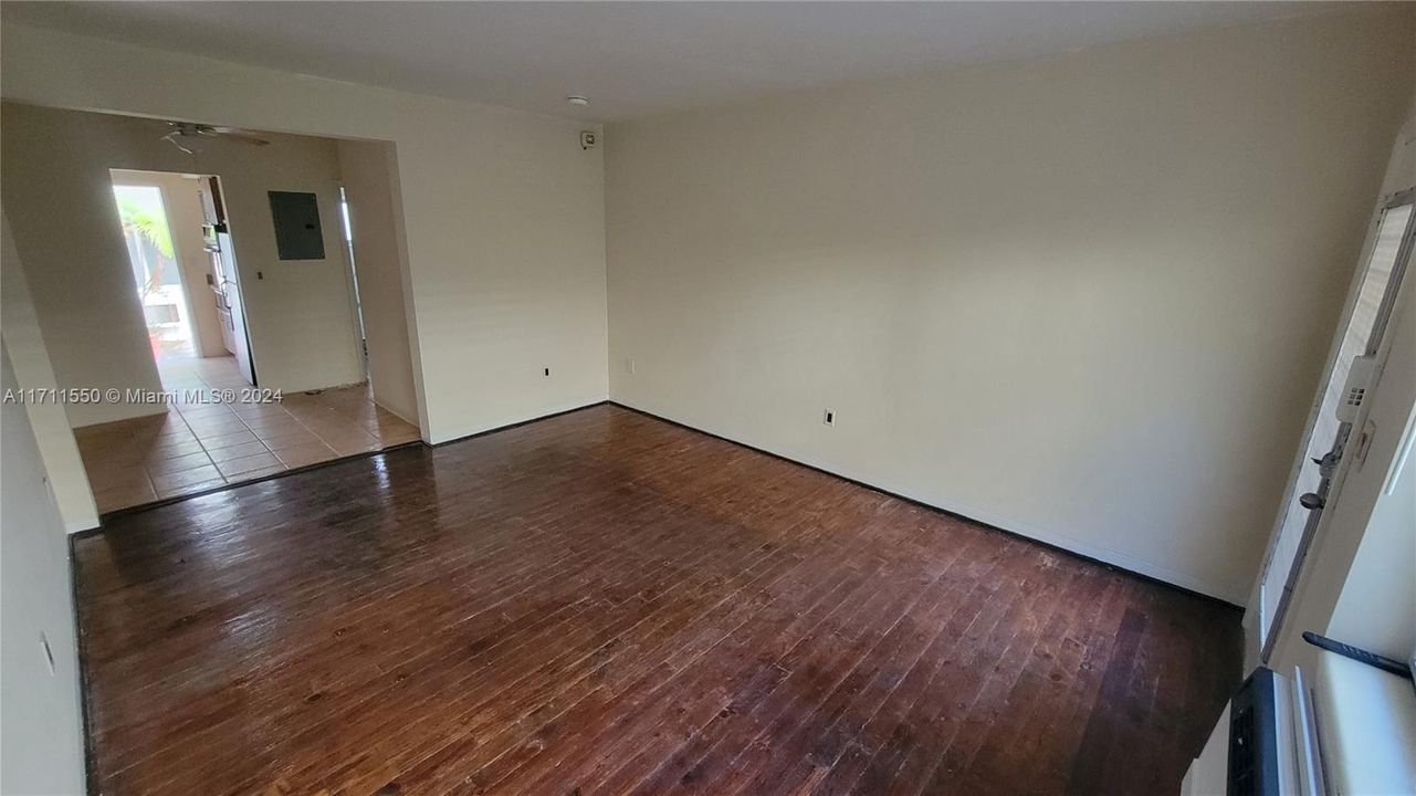 For Rent: $1,800 (0 beds, 1 baths, 380 Square Feet)