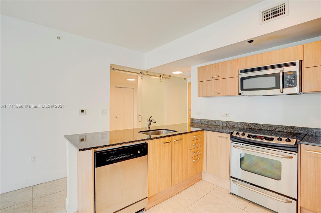 For Rent: $3,600 (2 beds, 2 baths, 1048 Square Feet)