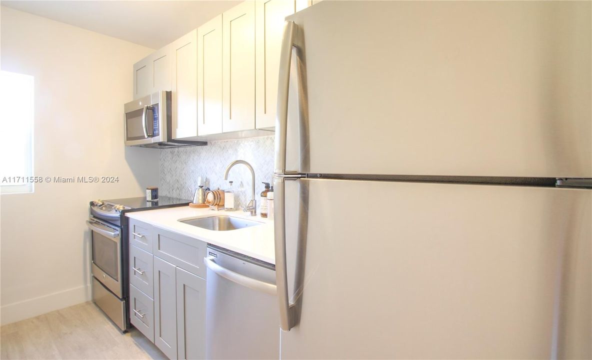 For Rent: $2,100 (2 beds, 1 baths, 650 Square Feet)