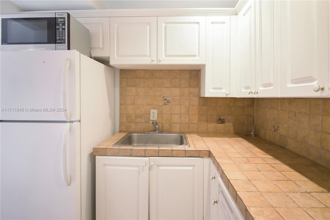 For Sale: $295,000 (0 beds, 1 baths, 560 Square Feet)