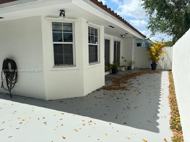 For Rent: $4,000 (3 beds, 2 baths, 1617 Square Feet)