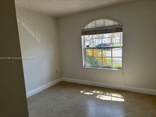 For Rent: $4,000 (3 beds, 2 baths, 1617 Square Feet)