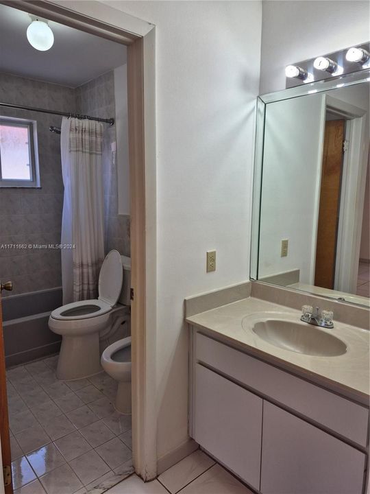 For Rent: $2,550 (2 beds, 2 baths, 960 Square Feet)