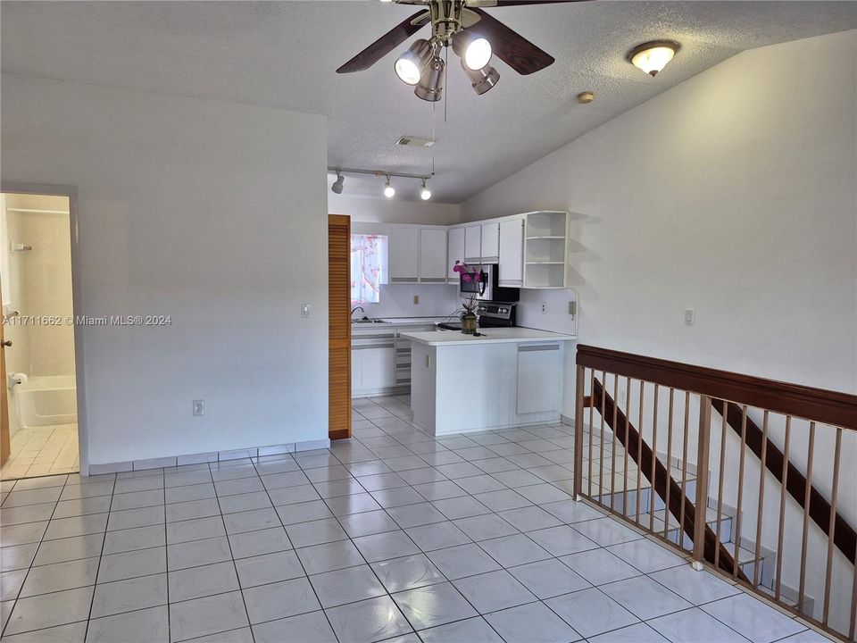 For Rent: $2,550 (2 beds, 2 baths, 960 Square Feet)