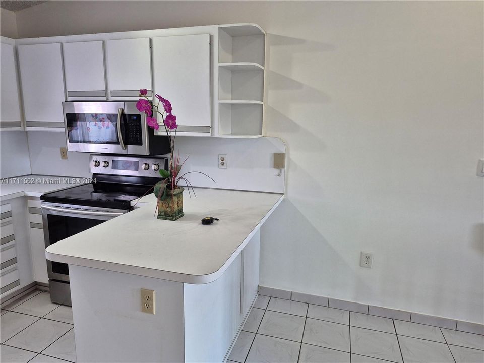 For Rent: $2,550 (2 beds, 2 baths, 960 Square Feet)