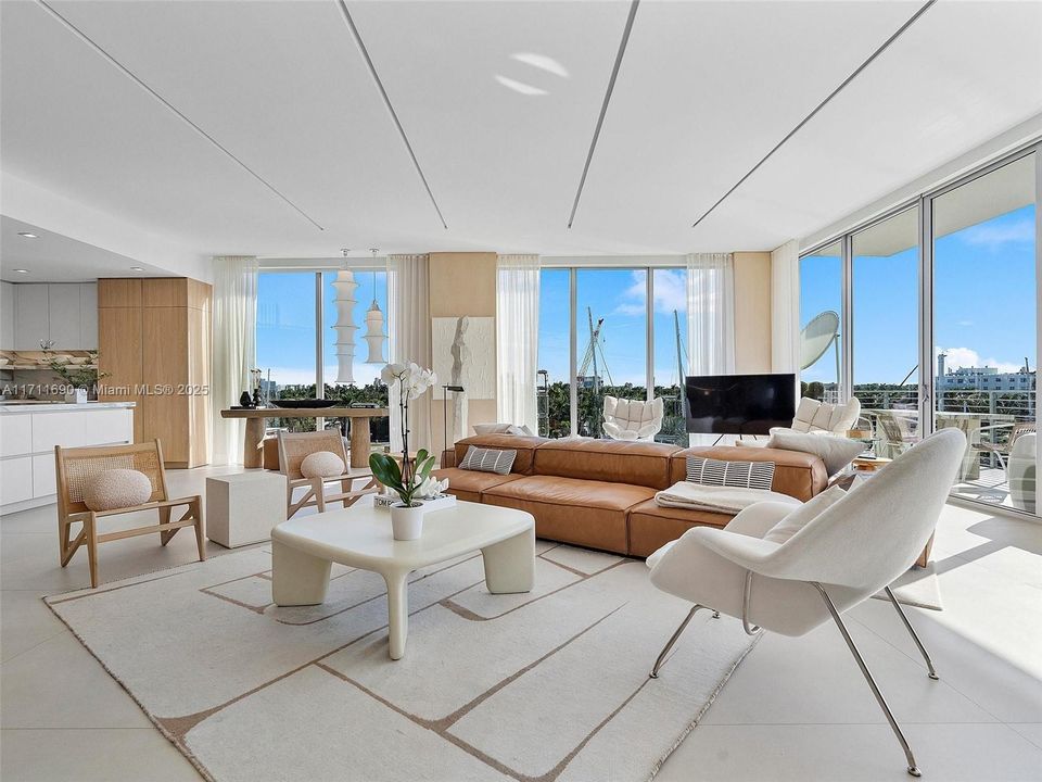 На продажу: $3,795,000 (4 спален, 3 ванн, 3308 Квадратных фут)