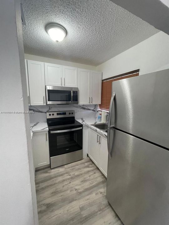 For Rent: $2,400 (3 beds, 2 baths, 847 Square Feet)