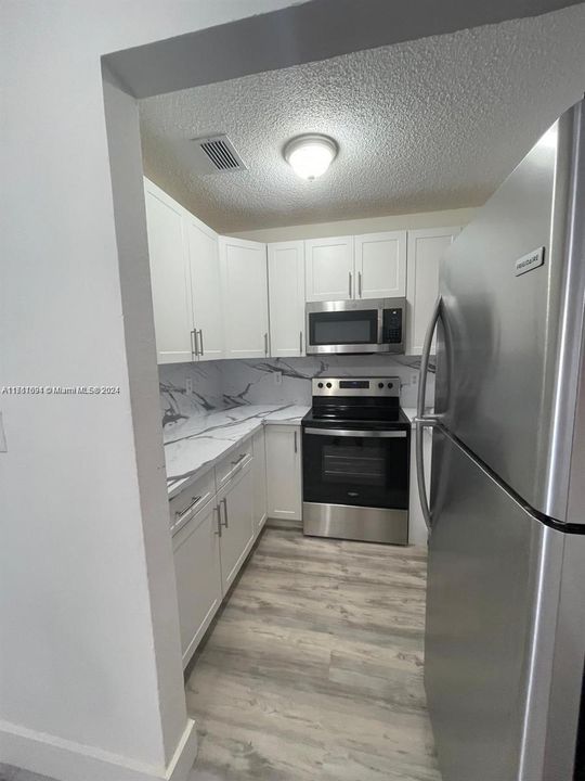 For Rent: $2,400 (3 beds, 2 baths, 847 Square Feet)