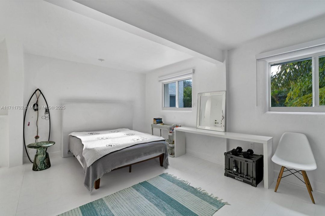 合同活跃: $2,990,000 (5 贝兹, 4 浴室, 3770 平方英尺)