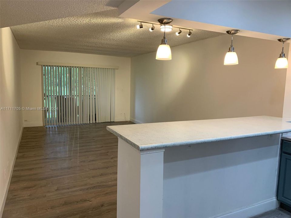 For Rent: $1,600 (1 beds, 1 baths, 750 Square Feet)