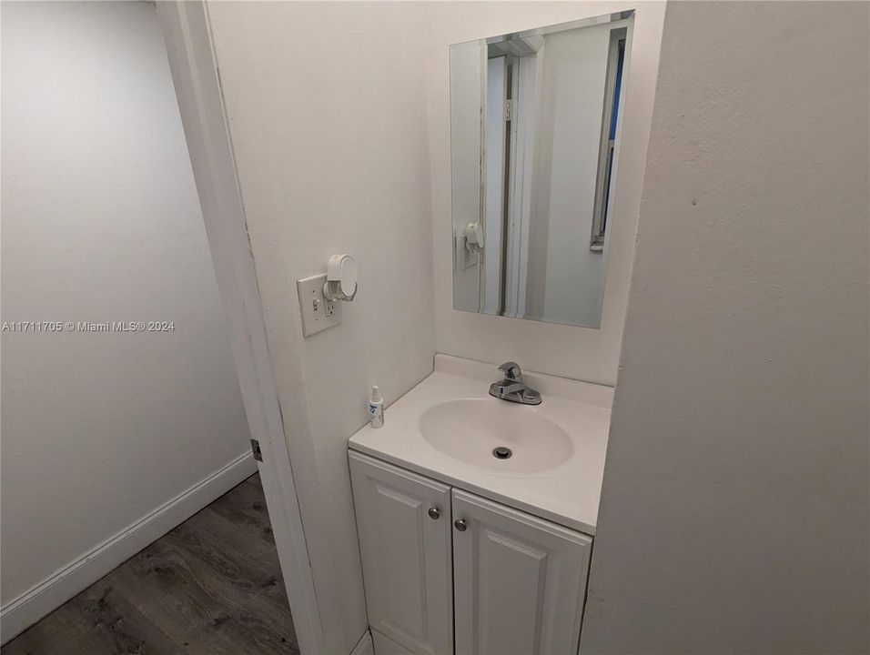 For Rent: $1,600 (1 beds, 1 baths, 750 Square Feet)