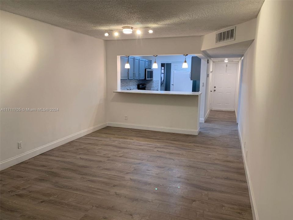 For Rent: $1,600 (1 beds, 1 baths, 750 Square Feet)