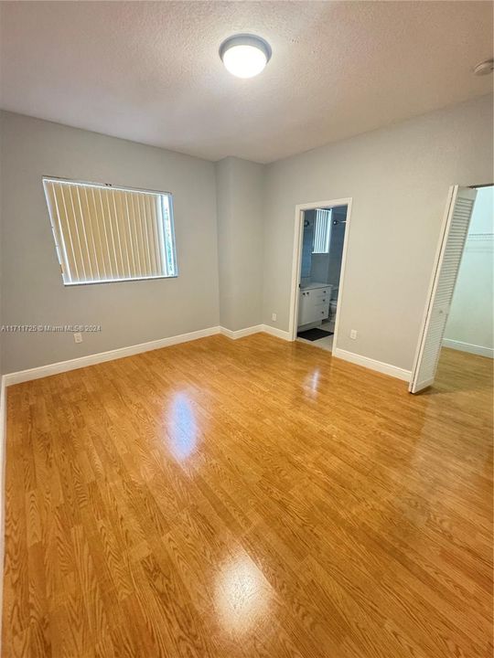 For Rent: $3,500 (3 beds, 2 baths, 1700 Square Feet)