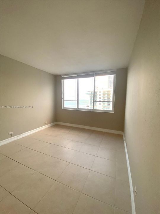 For Sale: $374,500 (1 beds, 1 baths, 938 Square Feet)