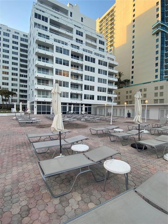 For Sale: $374,500 (1 beds, 1 baths, 938 Square Feet)