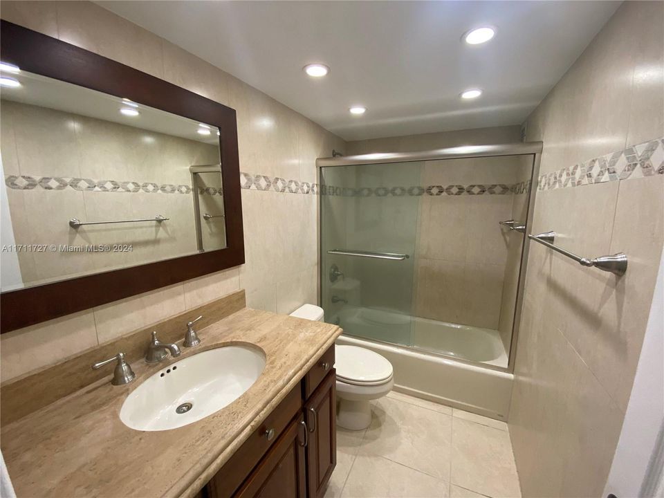 For Sale: $374,500 (1 beds, 1 baths, 938 Square Feet)