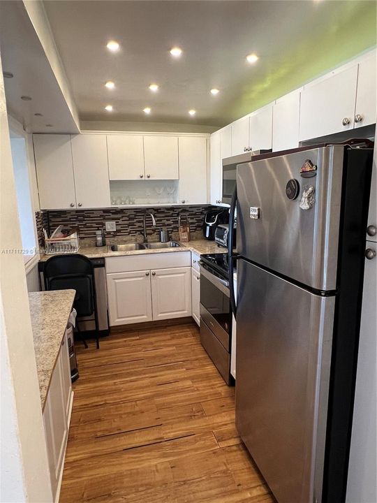 For Rent: $2,200 (2 beds, 2 baths, 900 Square Feet)