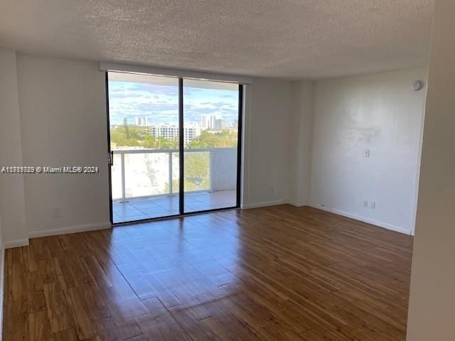 For Rent: $2,200 (2 beds, 2 baths, 900 Square Feet)