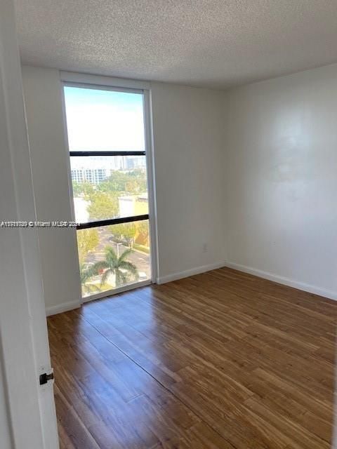 For Rent: $2,200 (2 beds, 2 baths, 900 Square Feet)