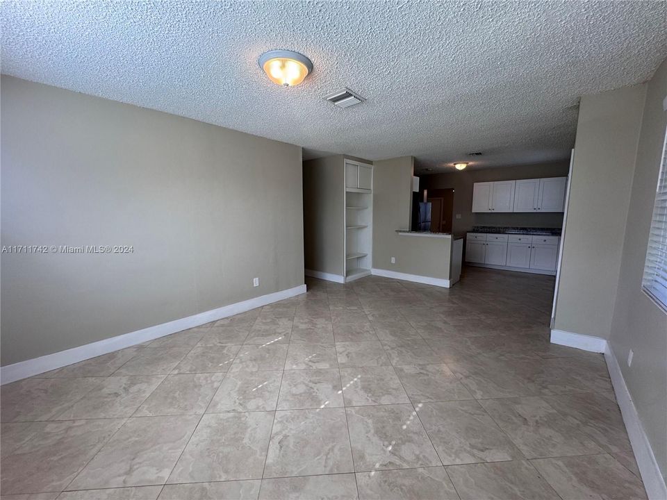 For Sale: $349,900 (4 beds, 2 baths, 1353 Square Feet)