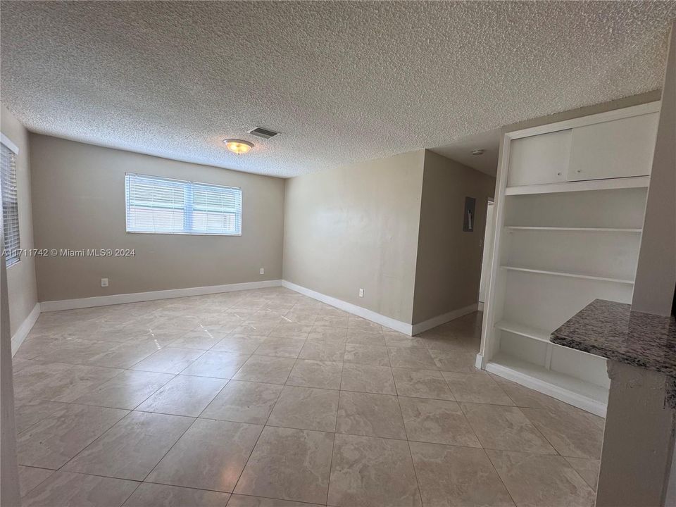 For Sale: $349,900 (4 beds, 2 baths, 1353 Square Feet)