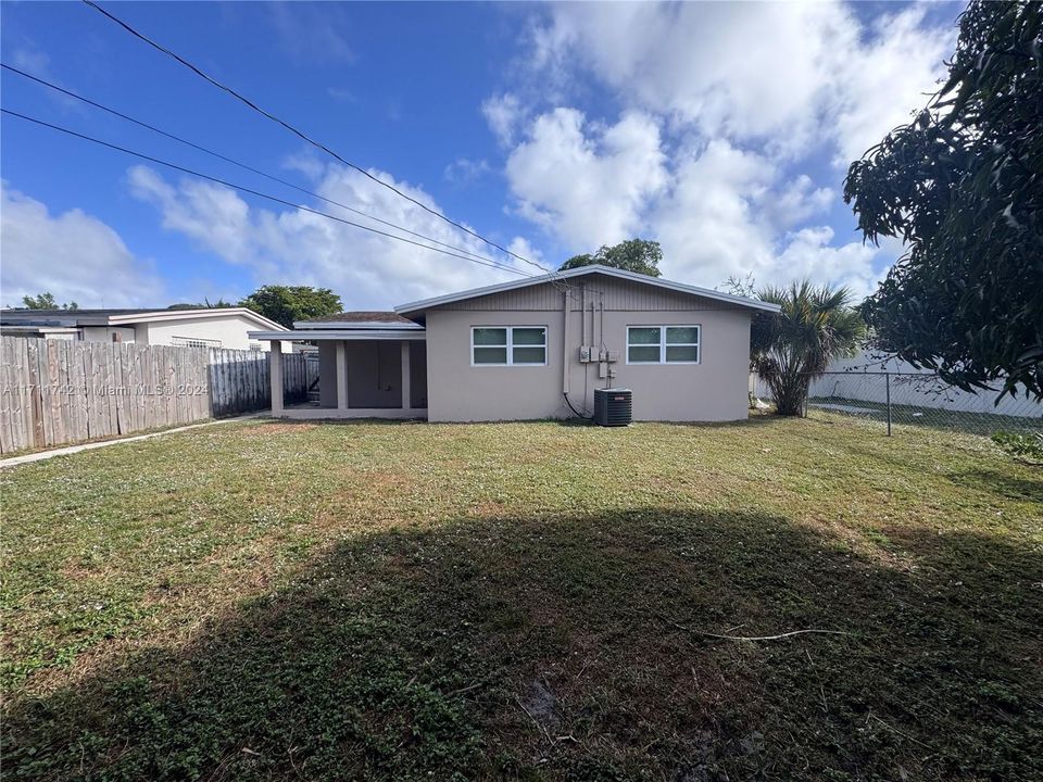 For Sale: $349,900 (4 beds, 2 baths, 1353 Square Feet)