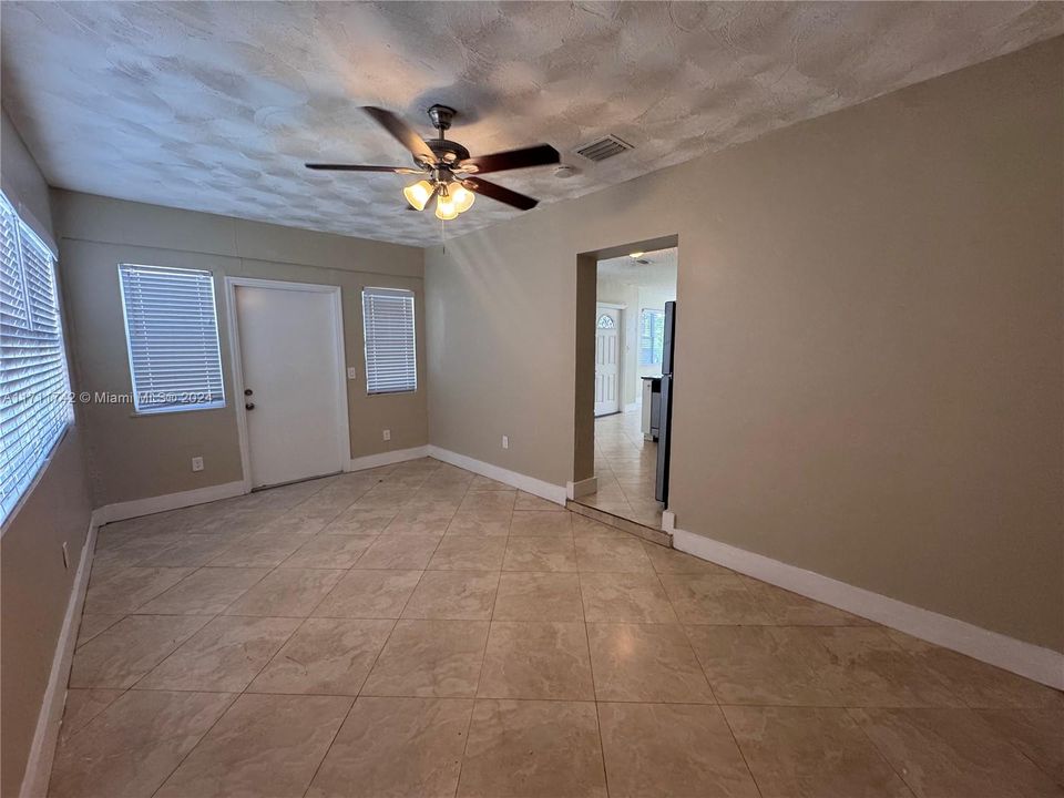 For Sale: $349,900 (4 beds, 2 baths, 1353 Square Feet)