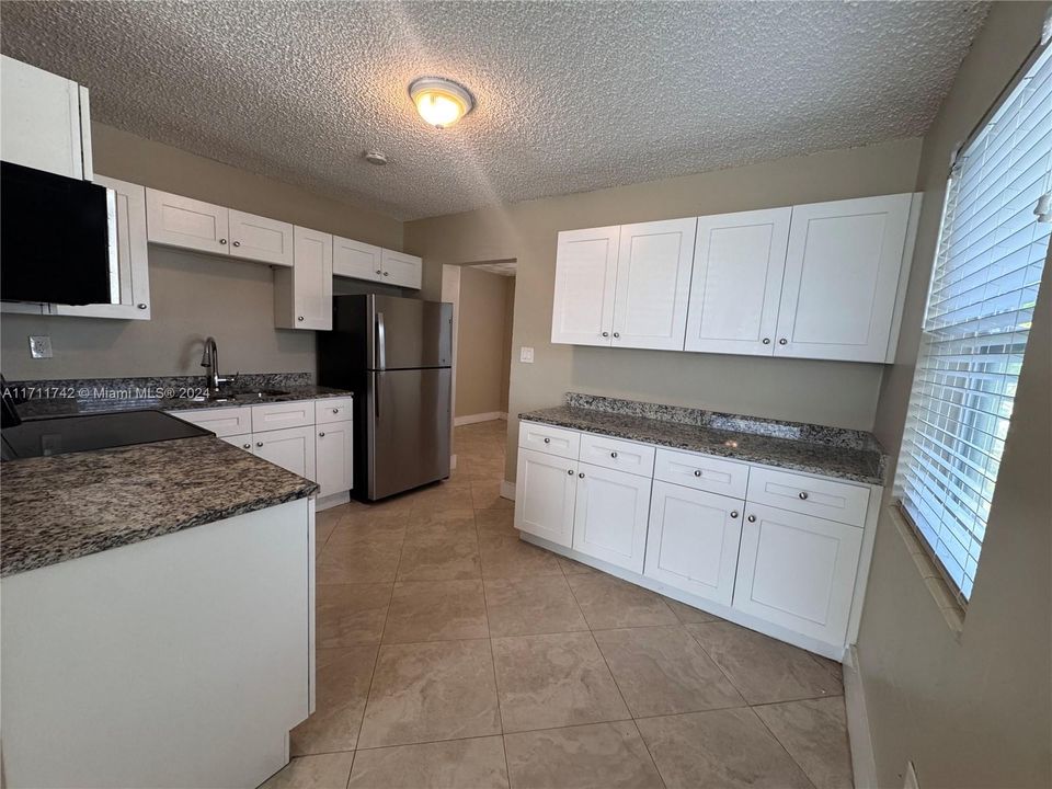 For Sale: $349,900 (4 beds, 2 baths, 1353 Square Feet)