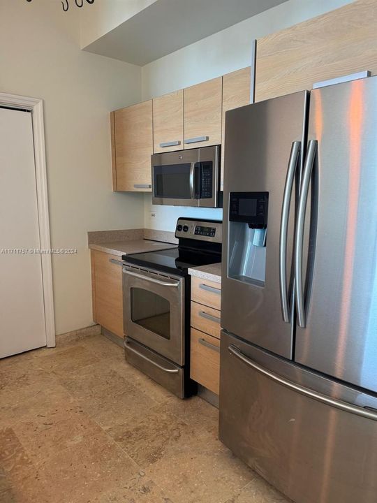 For Rent: $3,700 (2 beds, 2 baths, 1061 Square Feet)