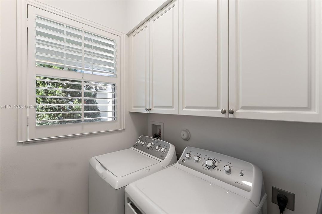 For Sale: $427,000 (2 beds, 2 baths, 1515 Square Feet)